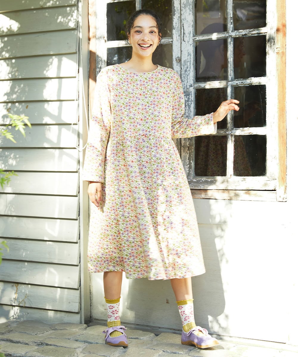 GJPCD30280 Jocomomola(ホコモモラ) Rocinante フラワープリント裏毛ワンピース アイボリー