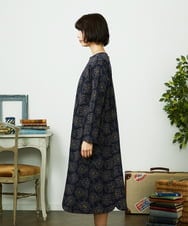 GJPDD30300 Jocomomola(ホコモモラ) Crisantemo curvo フラワー総刺繡ワンピース ネイビー