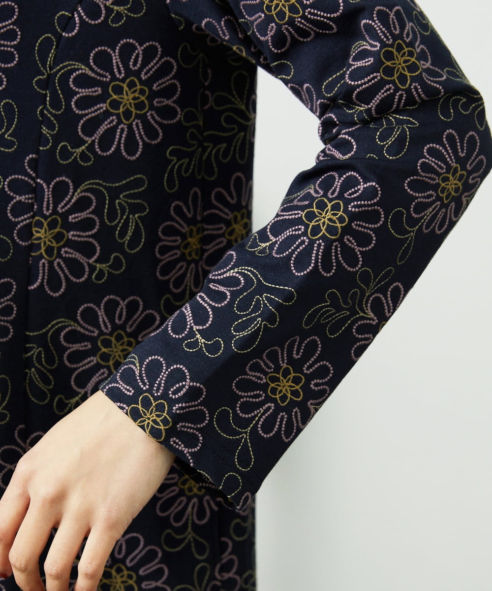 GJPDD30300 Jocomomola(ホコモモラ) Crisantemo curvo フラワー総刺繡ワンピース ネイビー