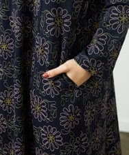 GJPDD30300 Jocomomola(ホコモモラ) Crisantemo curvo フラワー総刺繡ワンピース ネイビー
