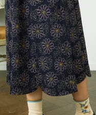 GJPDD30300 Jocomomola(ホコモモラ) Crisantemo curvo フラワー総刺繡ワンピース ネイビー