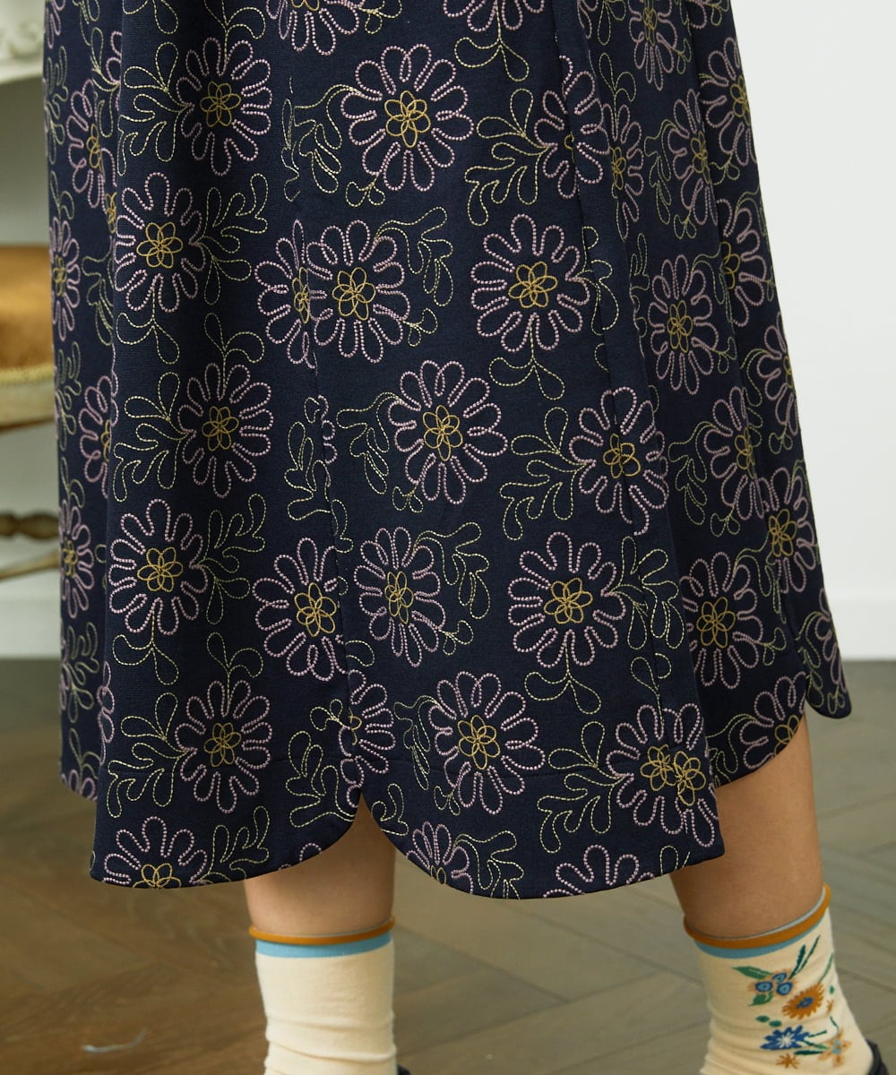 GJPDD30300 Jocomomola(ホコモモラ) Crisantemo curvo フラワー総刺繡ワンピース ネイビー