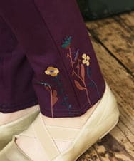 GJQAD35130 Jocomomola(ホコモモラ) フラワー刺繍入り裏起毛レギンスパンツ カーキ