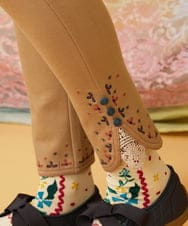 GJQAG33140 Jocomomola(ホコモモラ) カラフル刺繍入り裏起毛レギンスパンツ ベージュ