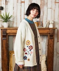 GJSAE02250 Jocomomola(ホコモモラ) Calle de Bordadores フラワーモチーフニットカーディガン アイボリー