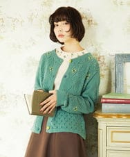 GJSDD30220 Jocomomola(ホコモモラ) フラワー刺繍ケーブルニットカーディガン グリーン