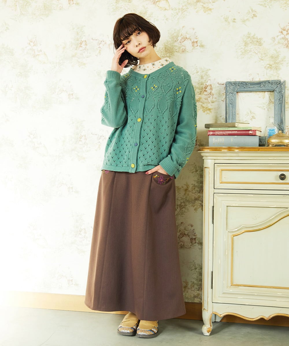 GJSDD30220 Jocomomola(ホコモモラ) フラワー刺繍ケーブルニットカーディガン グリーン