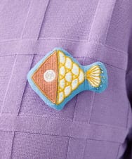 GJSGB31200 Jocomomola(ホコモモラ) Pez nandador お魚ブローチカーディガン アイボリー