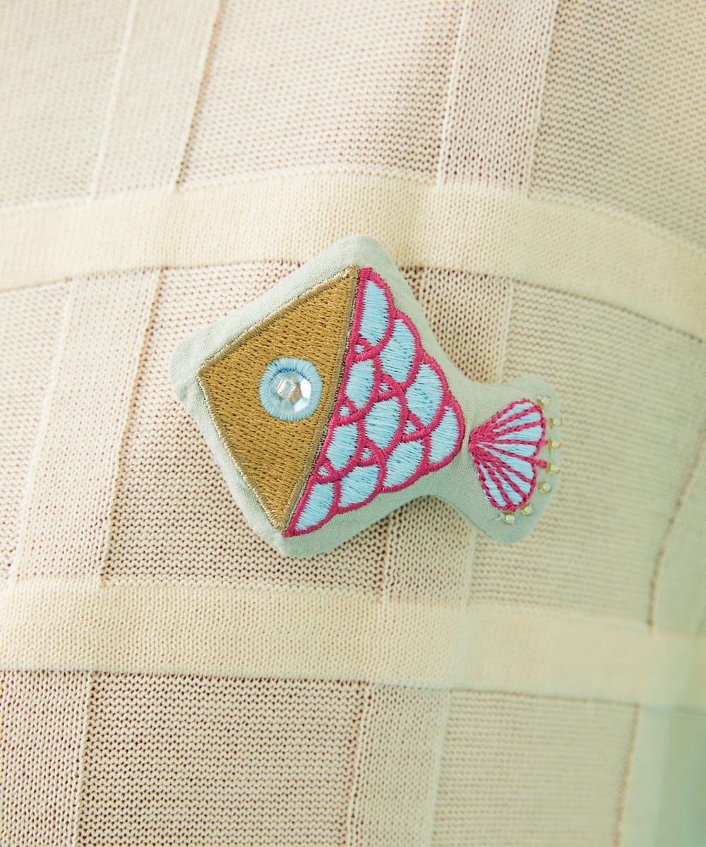 GJSGB31200 Jocomomola(ホコモモラ) Pez nandador お魚ブローチカーディガン アイボリー