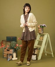 GJSLD34220 Jocomomola(ホコモモラ) Suarve 透かし編みフラワーVネックカーディガン アイボリー