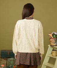 GJSLD34220 Jocomomola(ホコモモラ) Suarve 透かし編みフラワーVネックカーディガン アイボリー