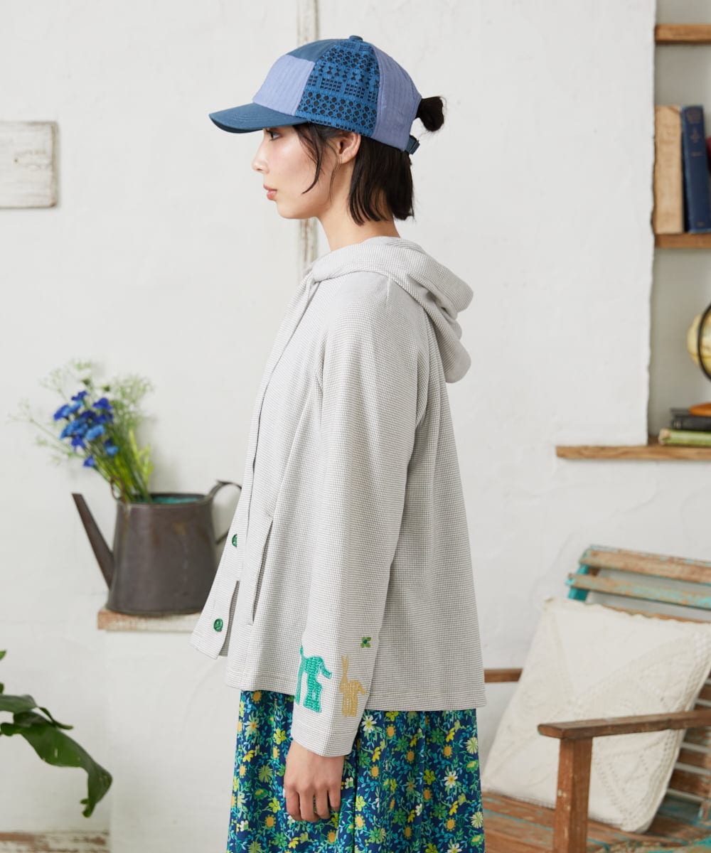 GJTFD02220 Jocomomola(ホコモモラ) Aventura アニマルアップリケパーカー ライトグレー