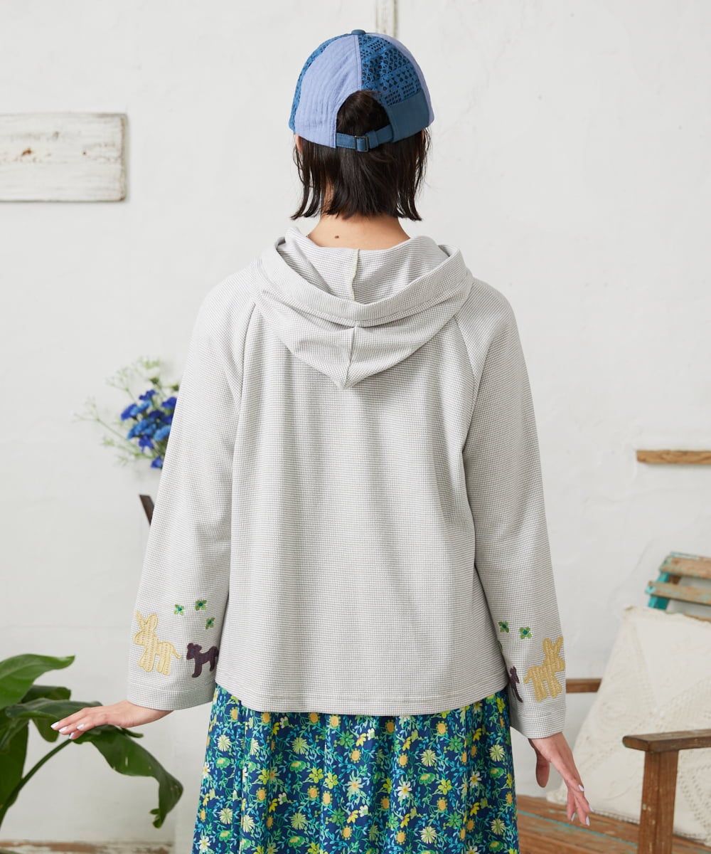 GJTFD02220 Jocomomola(ホコモモラ) Aventura アニマルアップリケパーカー ライトグレー