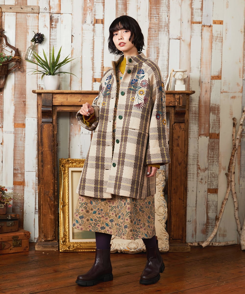 GJUAE04550 Jocomomola(ホコモモラ) Calle de Bordadores チェック×フラワー刺繍コート ベージュ