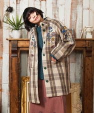 GJUAE04550 Jocomomola(ホコモモラ) Calle de Bordadores チェック×フラワー刺繍コート ベージュ