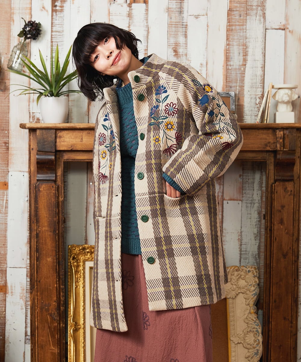 GJUAE04550 Jocomomola(ホコモモラ) Calle de Bordadores チェック×フラワー刺繍コート ベージュ