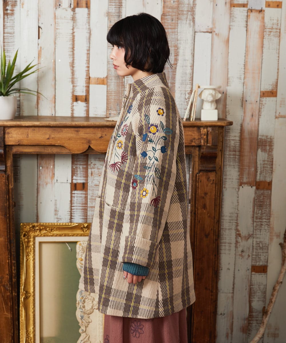 GJUAE04550 Jocomomola(ホコモモラ) Calle de Bordadores チェック×フラワー刺繍コート ベージュ