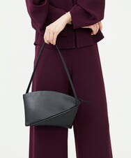 GK5AG01470 Sybilla(シビラ) カウレザーフォルムバッグ ブラック