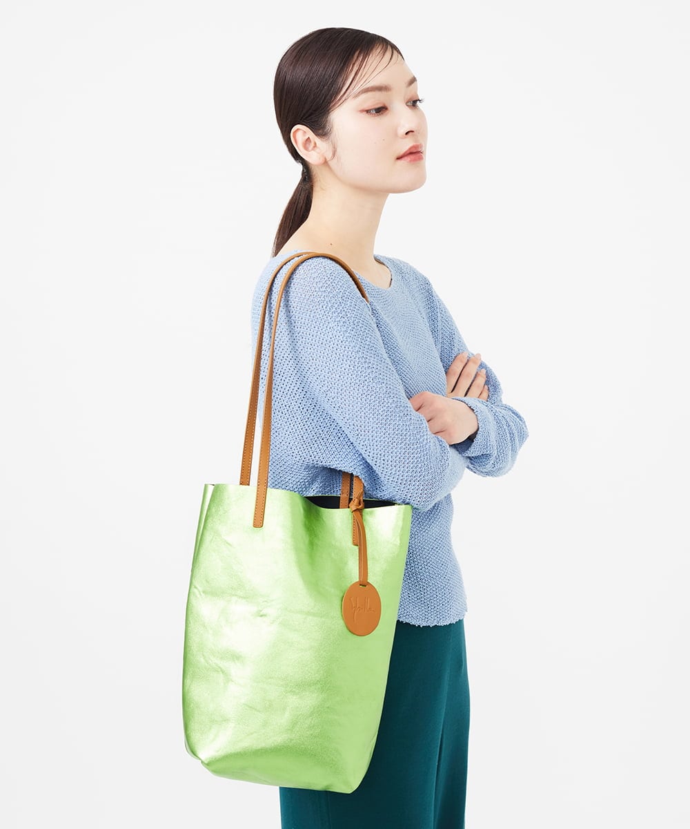 GK5GA02360 Sybilla メタリックレザートートバッグ