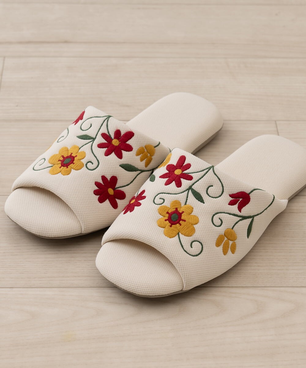 GQ6GD07025 Sybilla(バイヤーズ セレクト) 【Sybilla】 フラワーガーデン2 スリッパ ベージュ