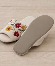 GQ6GD07025 Sybilla(バイヤーズ セレクト) 【Sybilla】 フラワーガーデン2 スリッパ ベージュ