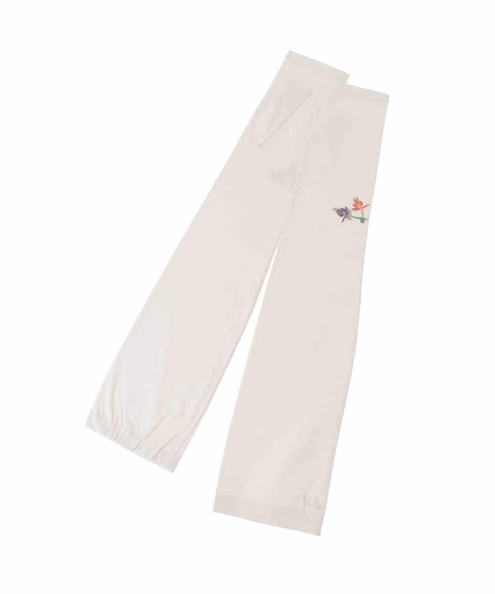 GS2GD01043 Sybilla(シビラ) 【日本製/接触冷感】フラワー刺繍UVアームカバー オフホワイト