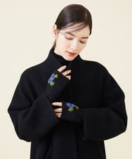 GS9AV01033 Sybilla(シビラ) 【抗菌防臭/日本製】フラワーデザインフィンガーレスハンドウォーマー ブラック