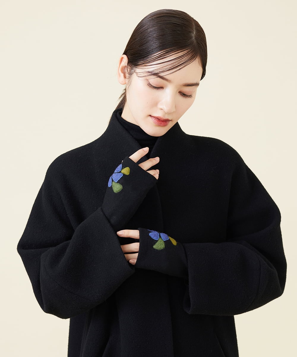 GS9AV01033 Sybilla(シビラ) 【抗菌防臭/日本製】フラワーデザインフィンガーレスハンドウォーマー ブラック