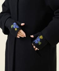 GS9AV01033 Sybilla(シビラ) 【抗菌防臭/日本製】フラワーデザインフィンガーレスハンドウォーマー ブラック