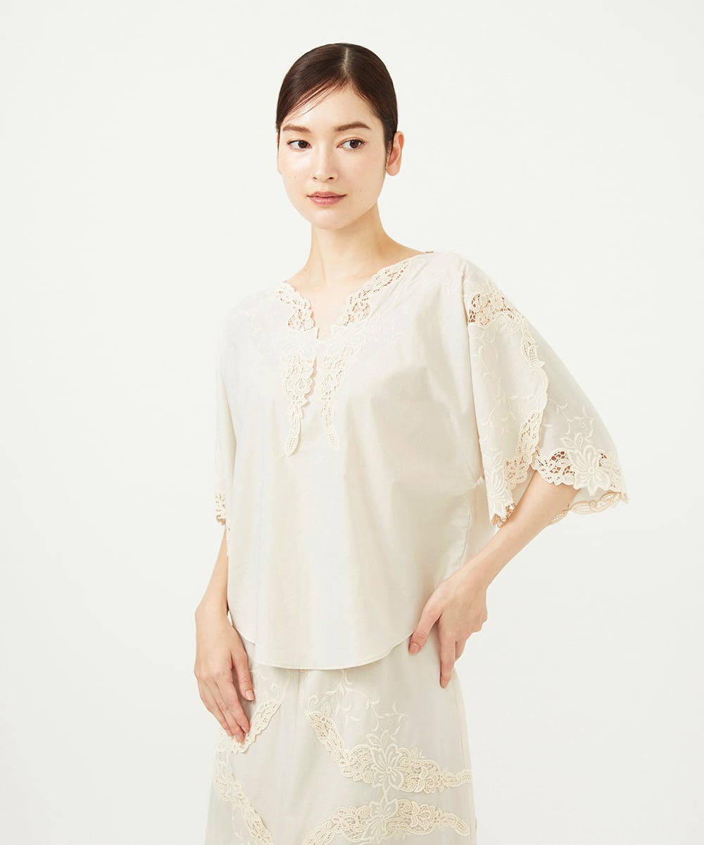 GYBGF30800 Sybilla(シビラ) ◆受注生産◆フラワーレース刺繍ブラウス アイボリー