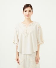 GYBGF30800 Sybilla(シビラ) ◆受注生産◆フラワーレース刺繍ブラウス アイボリー