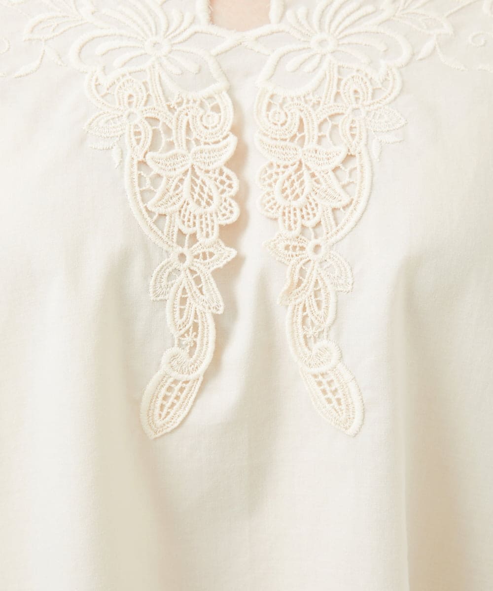 GYBGF30800 Sybilla(シビラ) ◆受注生産◆フラワーレース刺繍ブラウス アイボリー