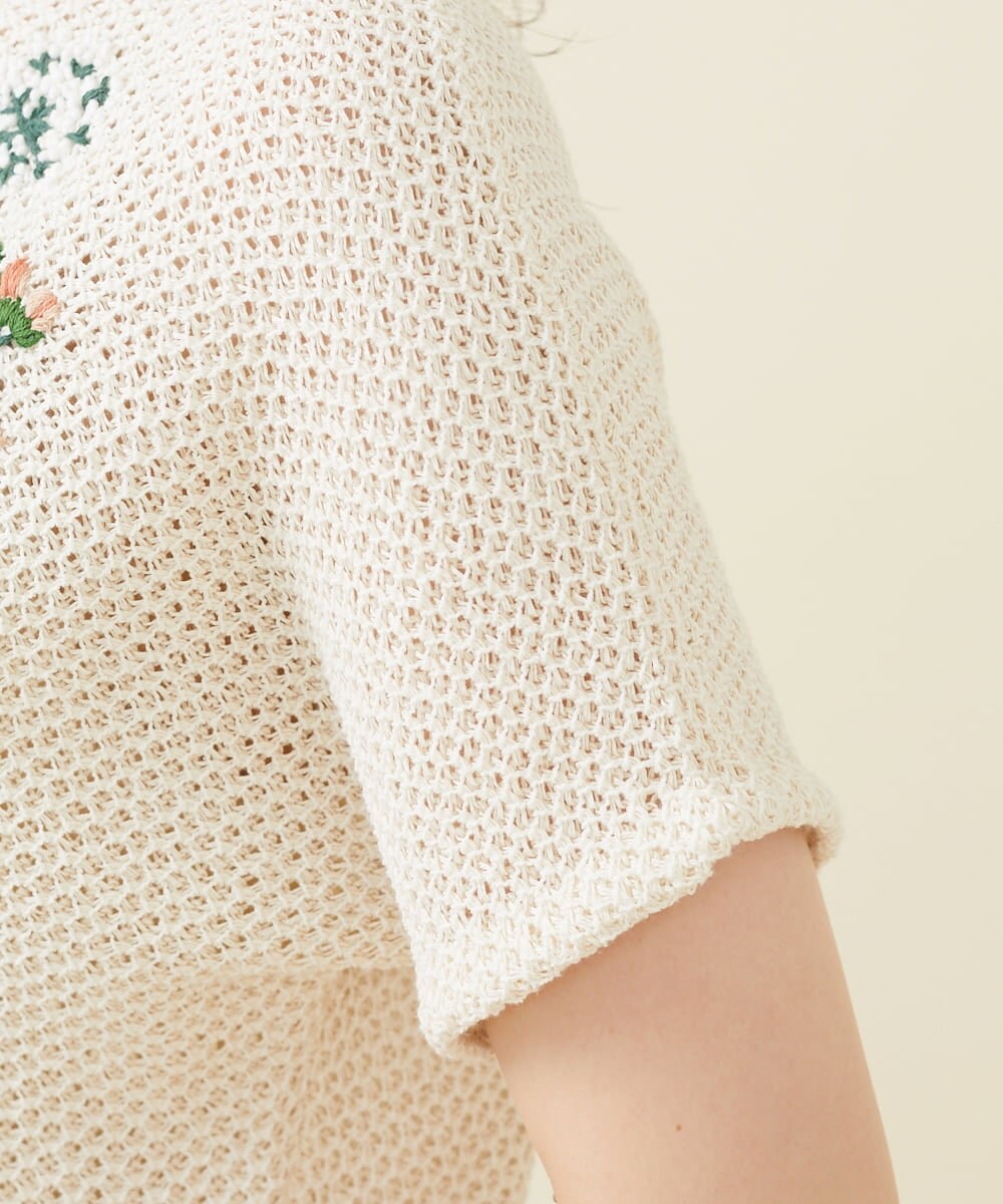 GYFGX01390 Sybilla(シビラ) ◆受注生産につき返品・交換・キャンセル不可◆ボタニカルガーデン刺繍メッシュ編みプルオーバー アイボリー