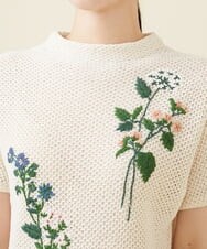 GYFGX01390 Sybilla(シビラ) ◆受注生産につき返品・交換・キャンセル不可◆ボタニカルガーデン刺繍メッシュ編みプルオーバー アイボリー