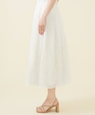 GYHGX01600 Sybilla(シビラ) ◆受注生産につき返品・交換・キャンセル不可◆ボタニカルガーデン刺繍シアースカート ホワイト