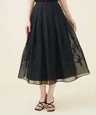 GYHGX01600 Sybilla(シビラ) ◆受注生産につき返品・交換・キャンセル不可◆ボタニカルガーデン刺繍シアースカート ブラック