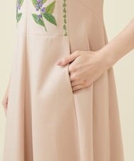 GYPGX01900 Sybilla(シビラ) ◆受注生産につき返品・交換・キャンセル不可◆ボタニカルガーデン刺繍ジャージードレス ピンクベージュ