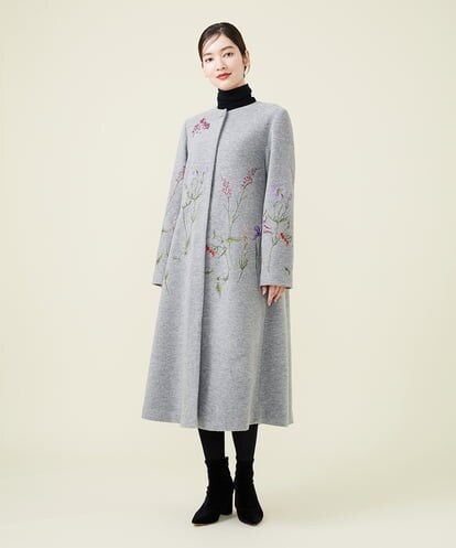 GYUVW02150 Sybilla ◆受注生産につき返品・交換・キャンセル不可◆フラワーガーデン刺繍ノーカラーコート＜グレー＞