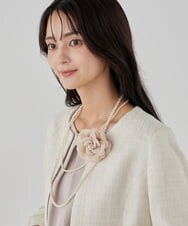 K12CD05039 a.v.v(アー・ヴェ・ヴェ) コサージュ付き二連ネックレス ベージュ