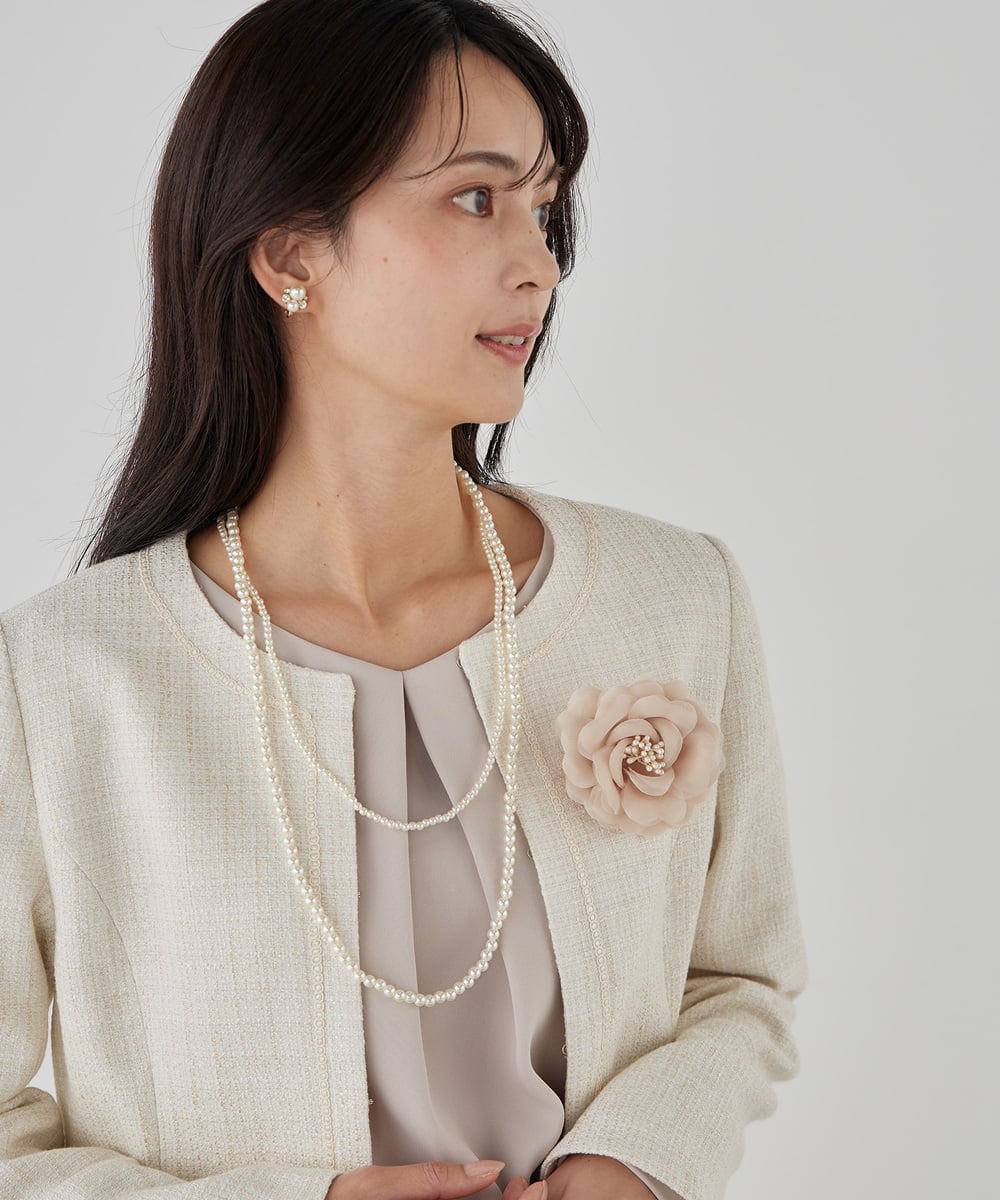 K12CD05039 a.v.v(アー・ヴェ・ヴェ) コサージュ付き二連ネックレス ベージュ