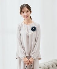 K12CD05039 a.v.v(アー・ヴェ・ヴェ) コサージュ付き二連ネックレス ベージュ