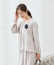 K12CD05039 a.v.v(アー・ヴェ・ヴェ) コサージュ付き二連ネックレス ベージュ