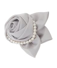 K12CD07029 a.v.v(アー・ヴェ・ヴェ) ローズモチーフコサージュ ベージュ