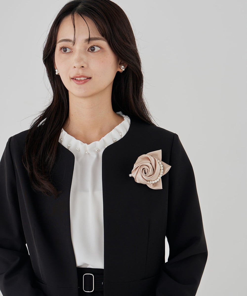 K12CD07029 a.v.v(アー・ヴェ・ヴェ) ローズモチーフコサージュ ベージュ