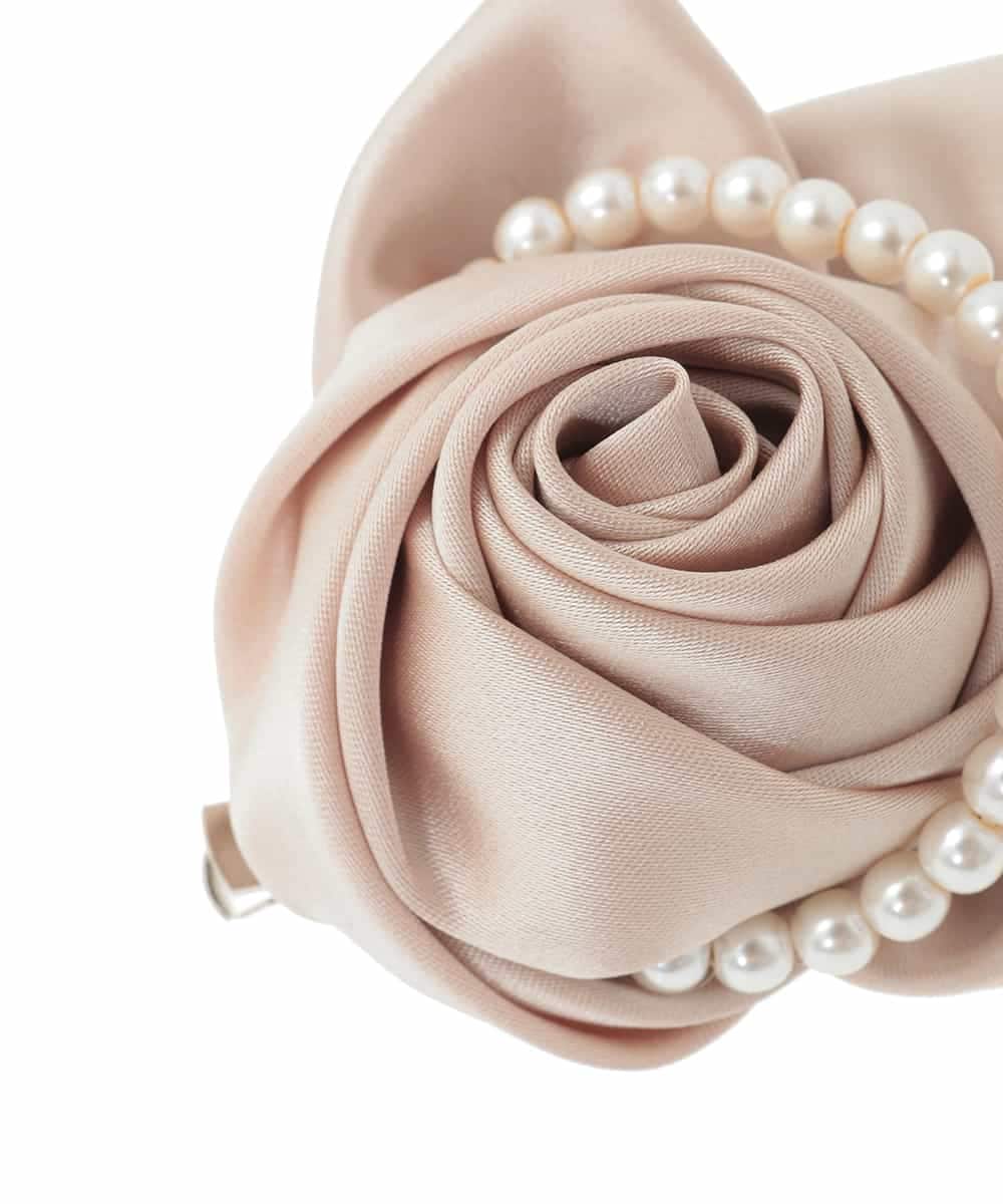 K12CD07029 a.v.v(アー・ヴェ・ヴェ) ローズモチーフコサージュ ベージュ