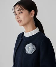 K12CD08029 a.v.v(アー・ヴェ・ヴェ) チュールフラワーコサージュ ライトグレー