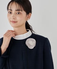 K12CD09029 a.v.v(アー・ヴェ・ヴェ) フラットローズコサージュ ライトグレー