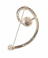 K12CD11021 a.v.v(アー・ヴェ・ヴェ) ニュアンスラインパールブローチ ゴールド