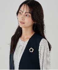 K12CD12024 a.v.v(アー・ヴェ・ヴェ) パール調サークルブローチ ゴールド