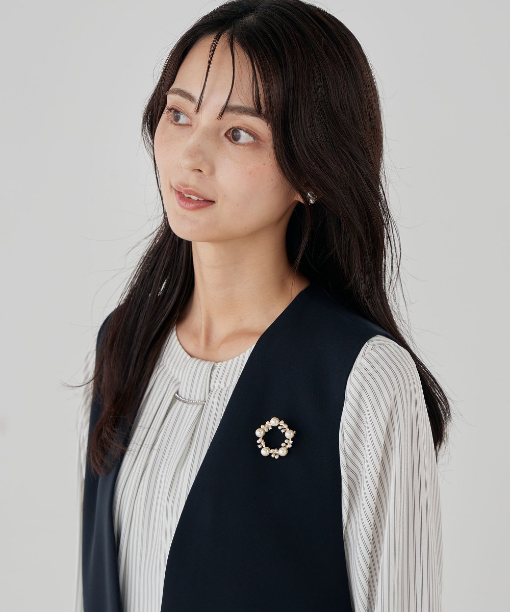 K12CD12024 a.v.v(アー・ヴェ・ヴェ) パール調サークルブローチ ゴールド